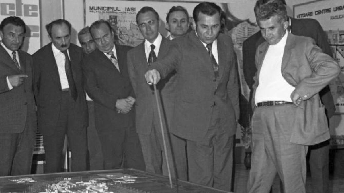 iliescu-ceausescu_82722900
