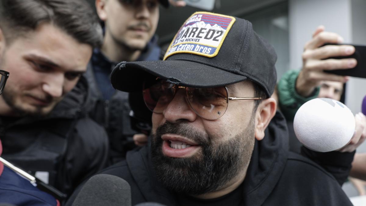 florin-salam--retinut-pentru-24-de-ore-pentru-infractiuni-de-inselaciune--imagini-de-la-sectia-de-politie_62152400