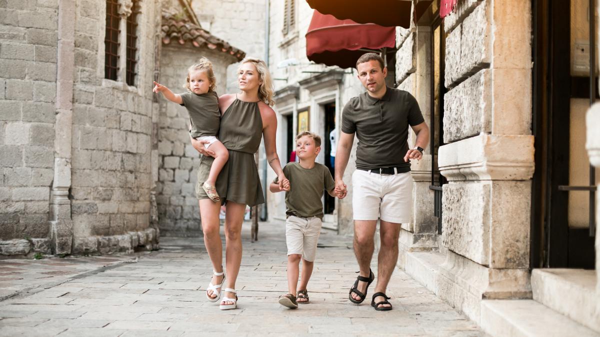 familie-copii-vacanta_49436200