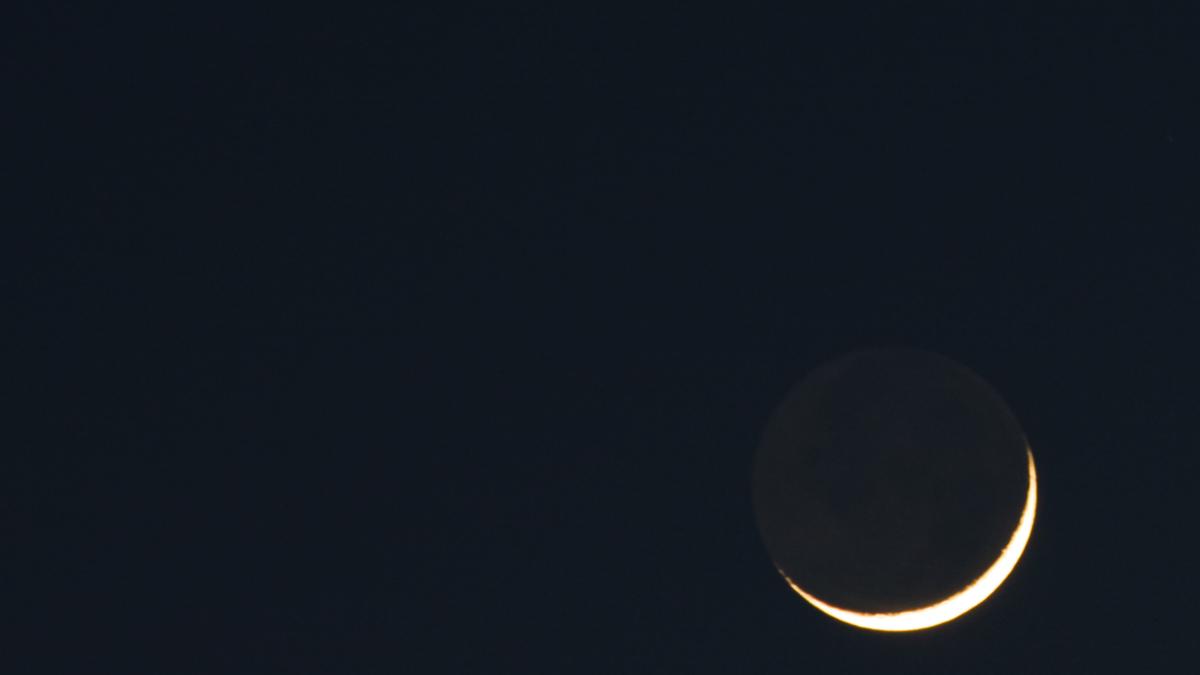 beautiful-shot-sun-going-moon-with-dark-wall_54493000