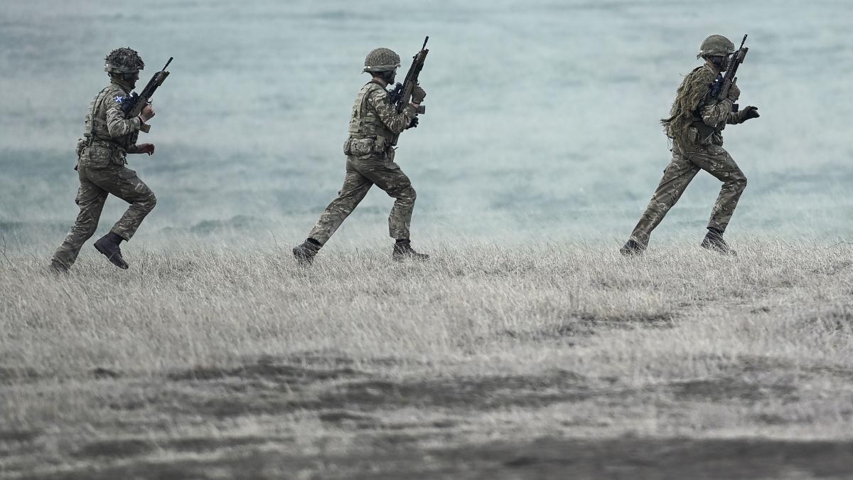 soldati-razboi-inquam_photos_eduard_vinatoru_99511100