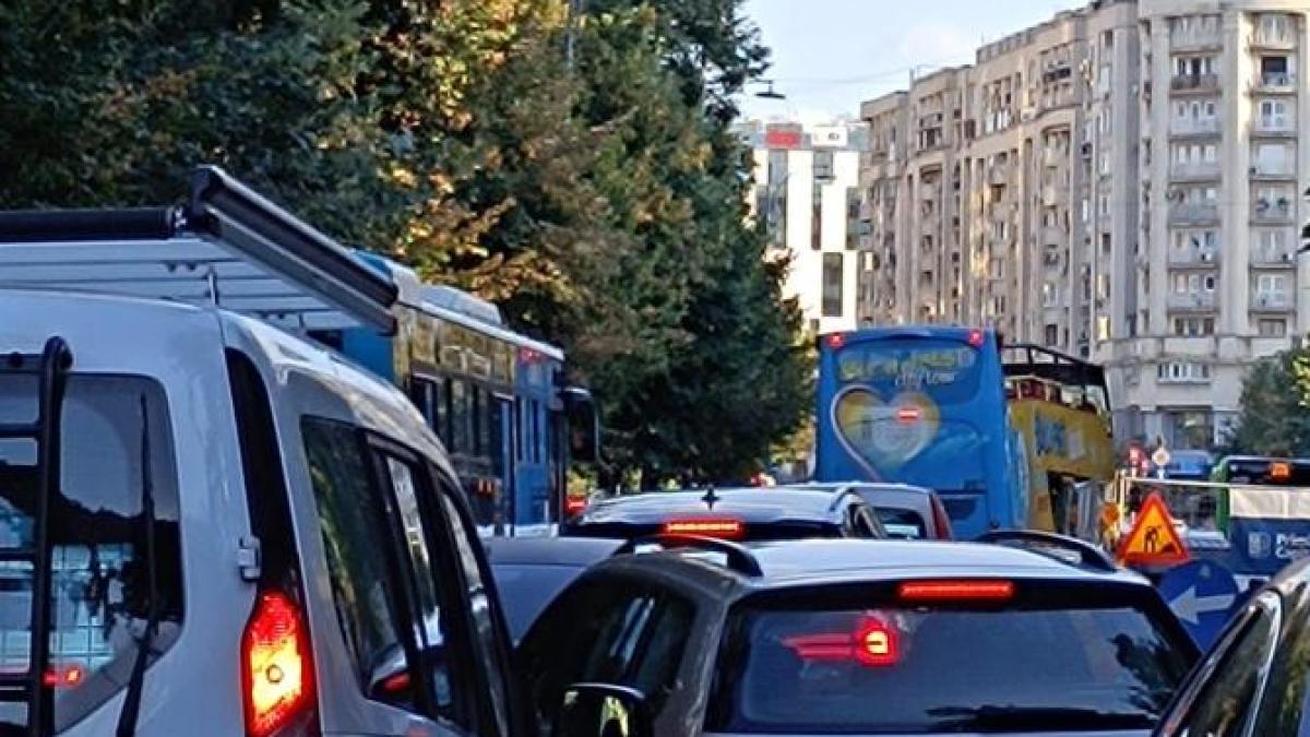 autobuz-turistic-bucuresti_24208600