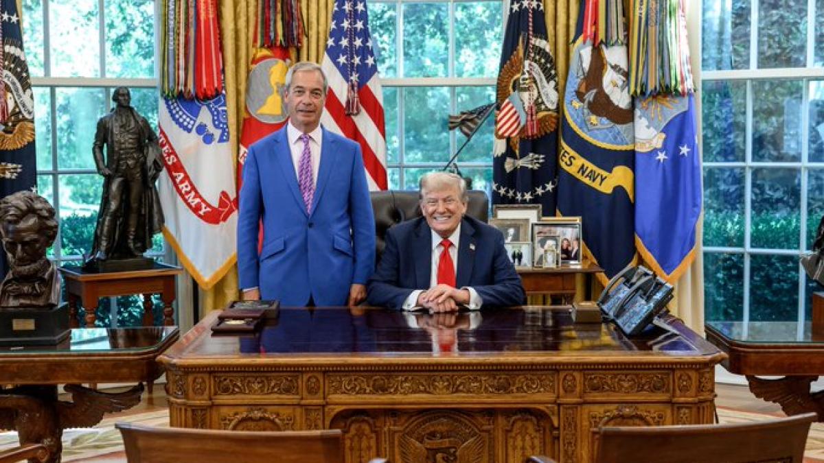 farage--artizanul-brexitului--in-biroul-oval-alaturi-de-tump--partidul-sau-e-pe-primul-loc-in-sondaje-din-cauza-crizei-migrantilor_80668000