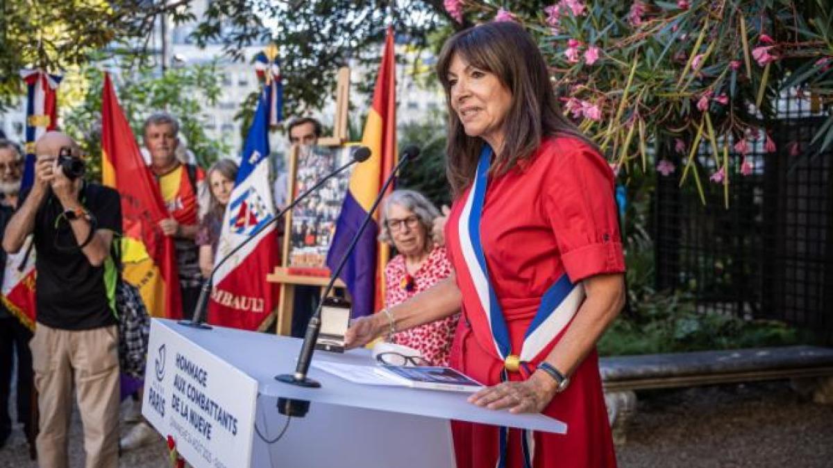 primarul-parisului--acuzat-de-cheltuieli-excesive--peste-200-000-de-euro-pe-haine-si-calatorii-este-o-sfanta-de-neatins--in-paris-nu-o-mai-vedem_36327000