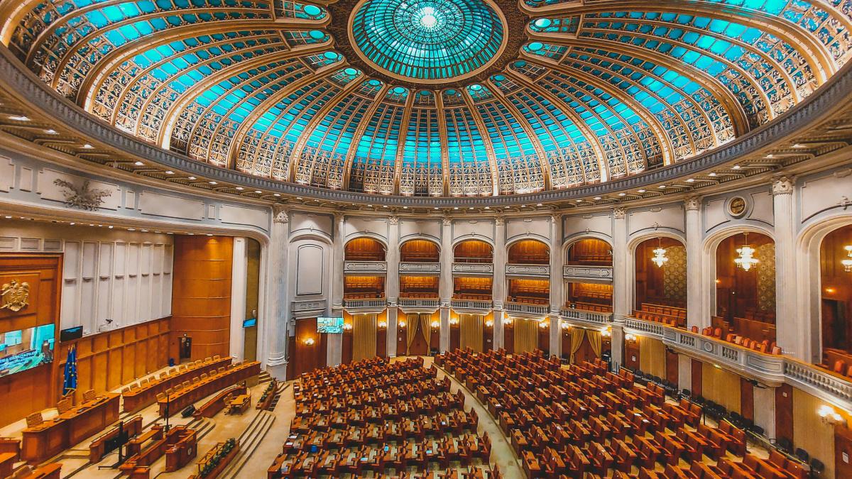 parlamentari politica pexels-czapp-arpad-3647289-15434151