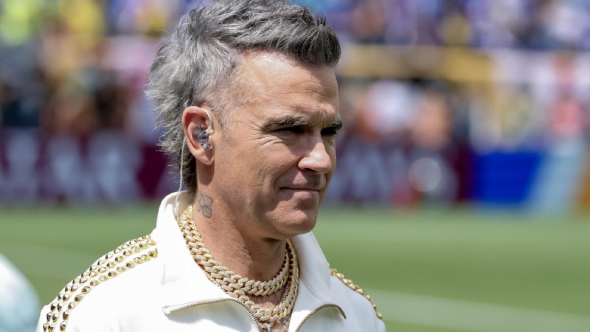 Robbie Williams îi prinde pe corupți. Doi funcționari bulgari demiși și reținuți după ce au cerut mită de la echipa artistului