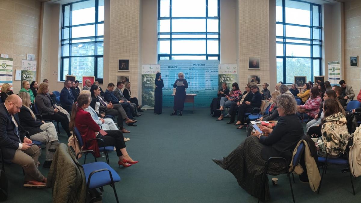 manifest-violenta-green-woman