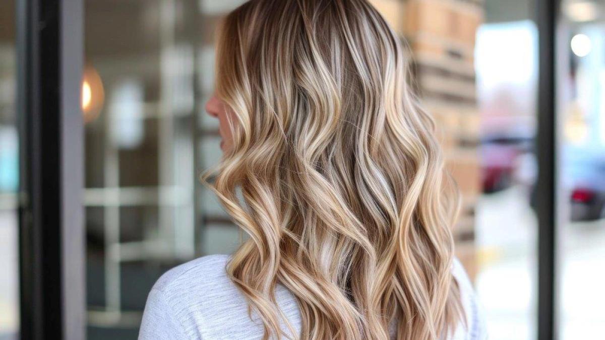 Secretele stiliștilor pentru îngrijirea balayage-ului în sezonul de tranziție: cum să-ți păstrezi strălucirea părului toamna