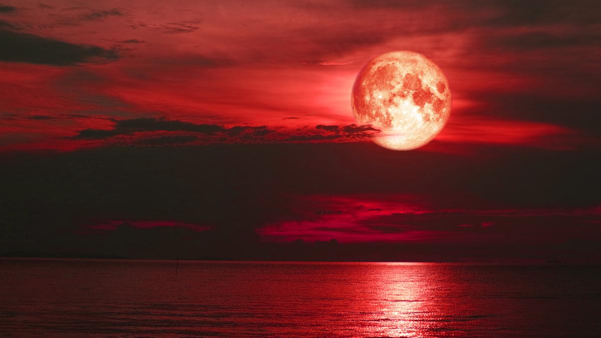 scenic-view-sea-against-sky-night