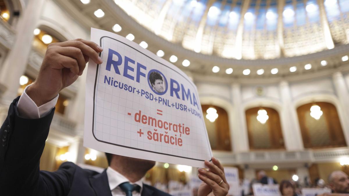 PARLAMENT_ASUMARE_5_PACHETE_BOLOJAN_006_INQUAM_Photos_Octav_Ganea