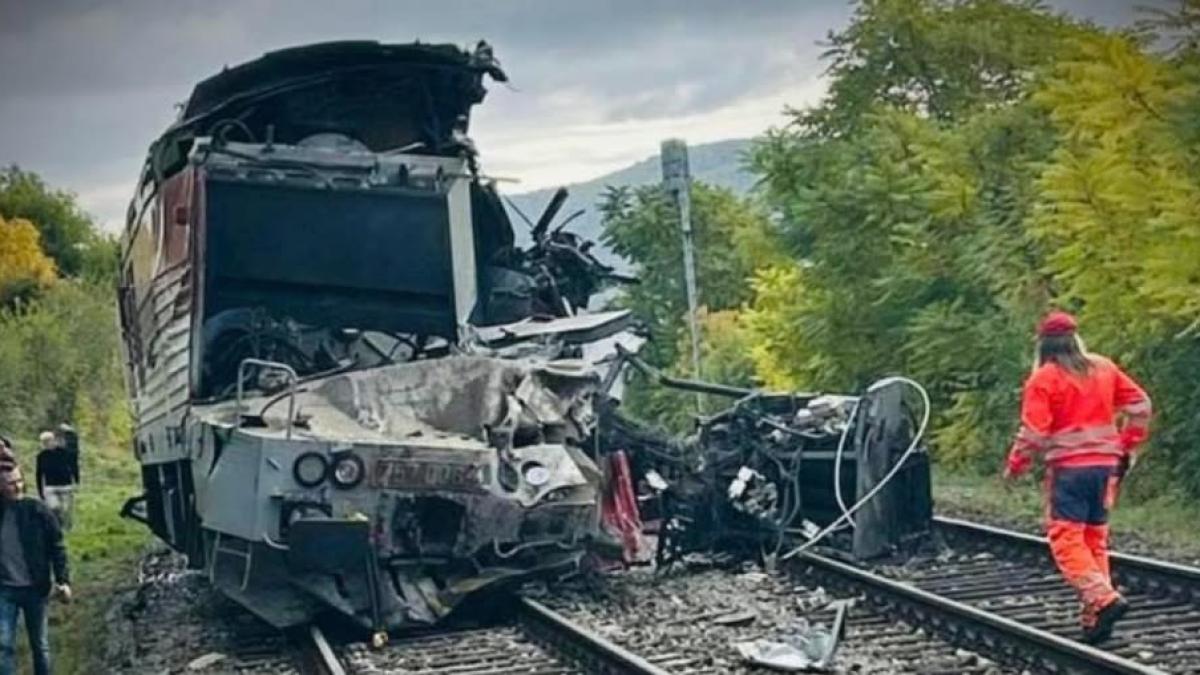 Impact devastator între două trenuri în Slovacia Aproape 100 de persoane rănite, două în stare critică