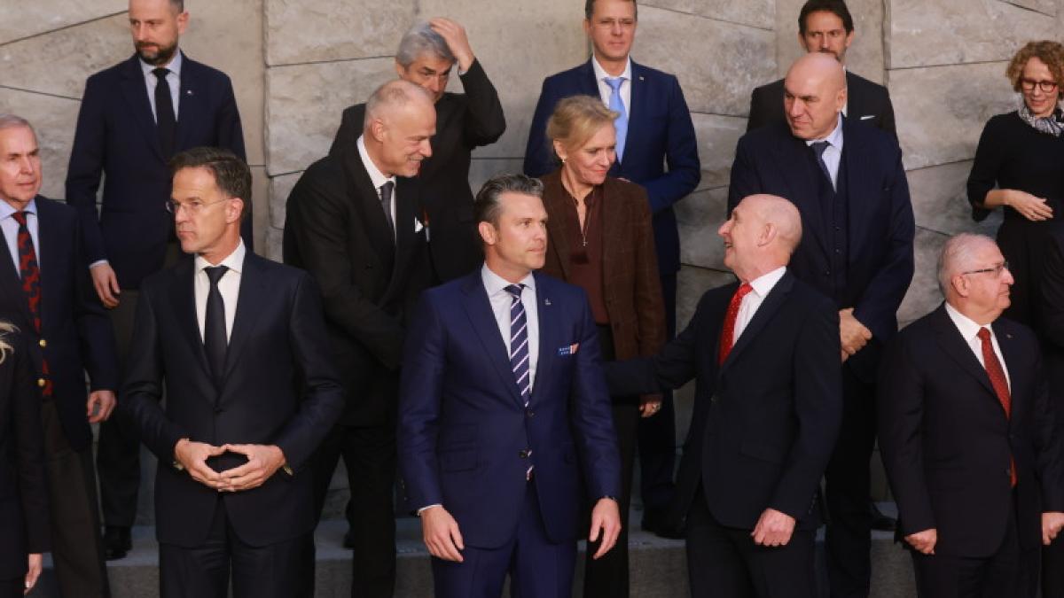 reuniunea ministrilor NATO ai apararii la bruxelles