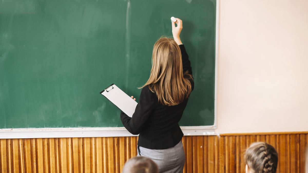 de ce profesorii erau respectati in trecut si ce s a schimbat dupa 1990 analiza laviniei betea video