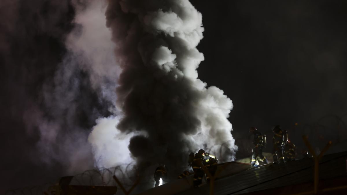 Incendiu cu degajări mari de fum în București, Sector 6