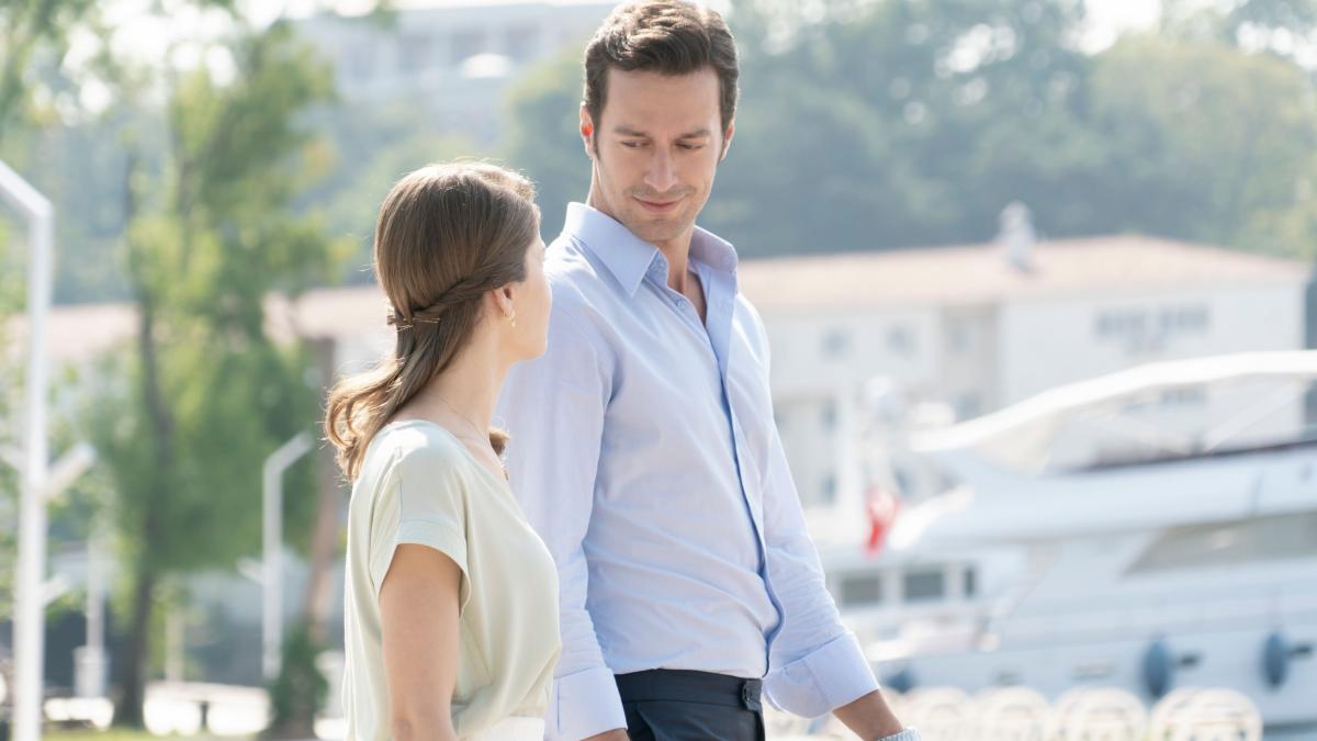 Fata de la fereastra1