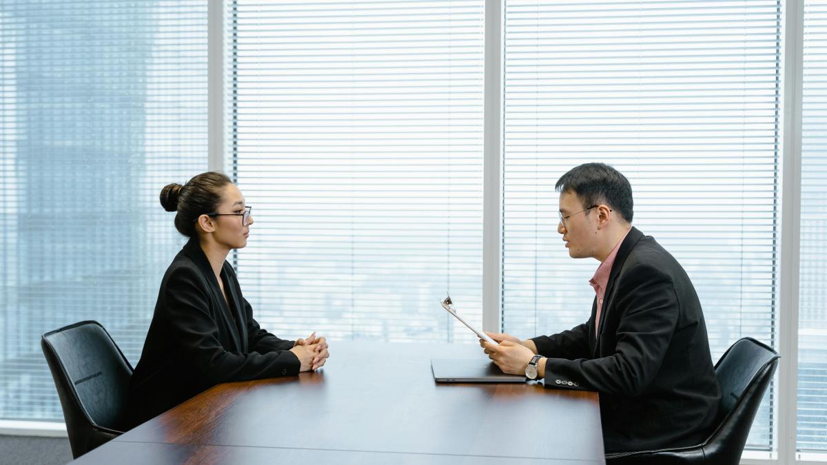 job femei pexels-mart-production-7643786