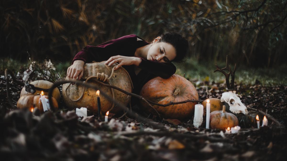 halloween-decor-woman-looks-like-witch-dreaming