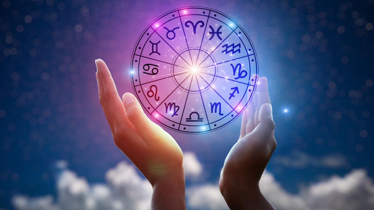 zodiac-signs-inside-horoscope-circle-astrology-sky-with-many-stars-moons-astrology-horoscopes-concept-2