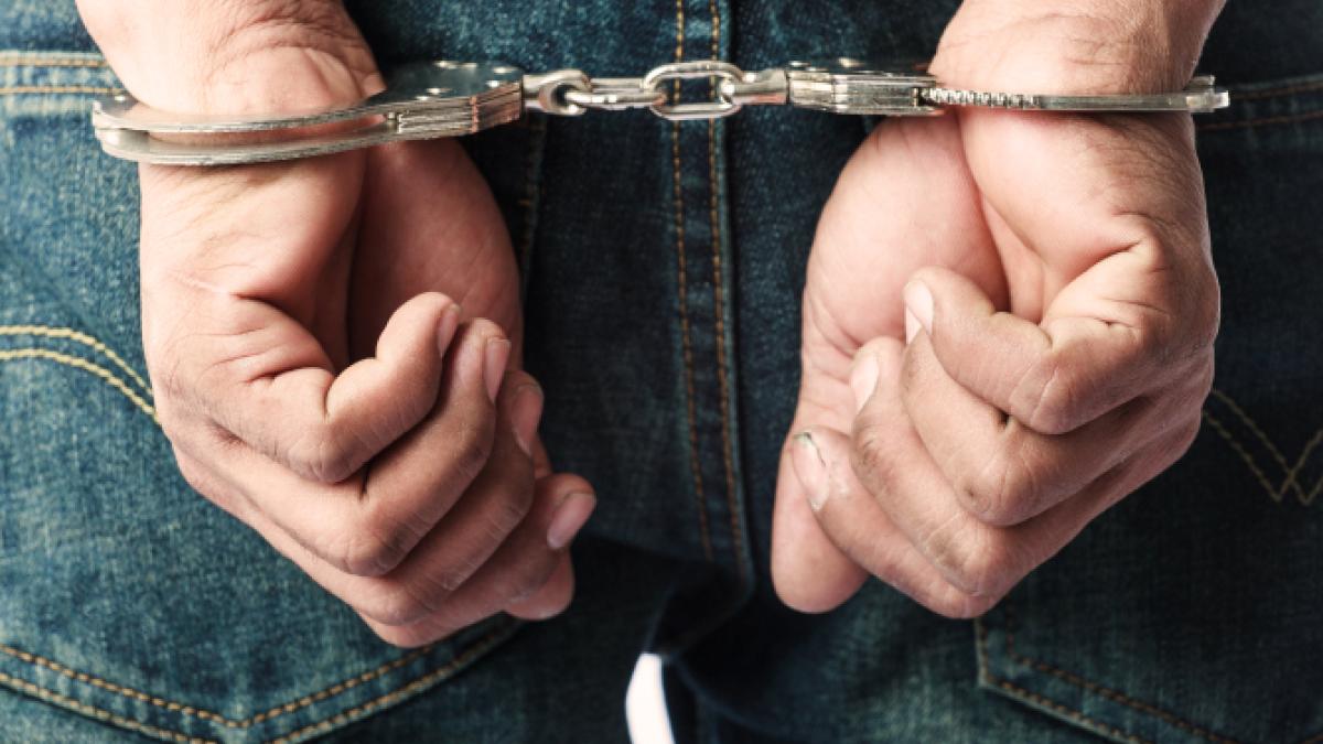 minor-arestat-preventiv-pentru-30-de-zile-pentru-talharirea-unui-nepalez--in-hunedoara_75016100