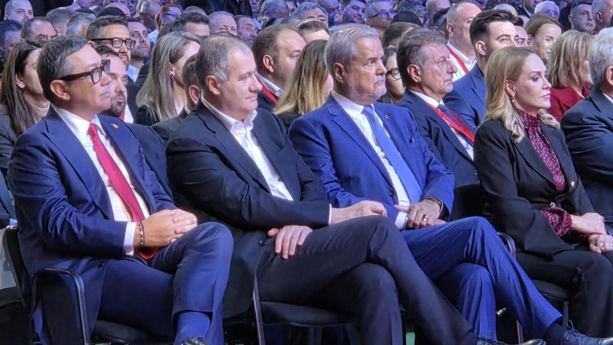 Victor Ponta - Adrian  Năstase, la Congresul PSD/ foto Florin Răvdan, DCNews