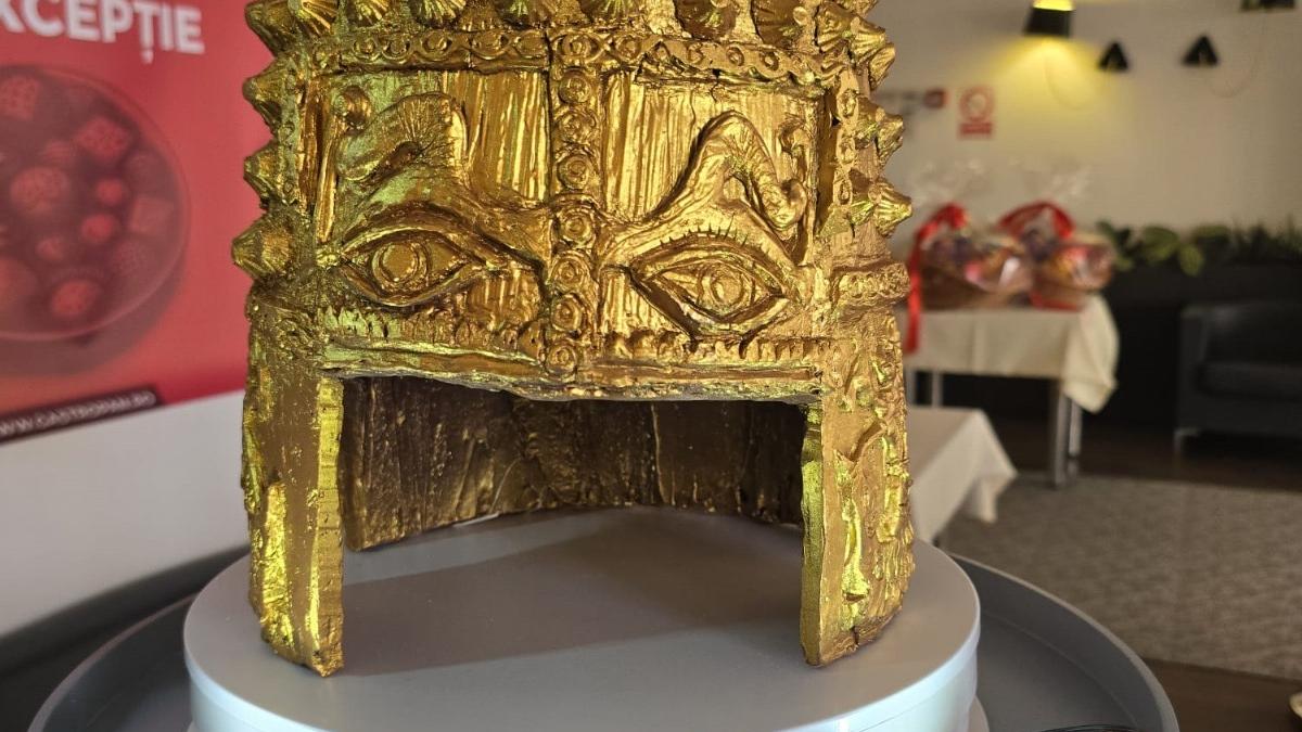 Coiful de la Coțofenești e la Iași, doar că... e din din ciocolată