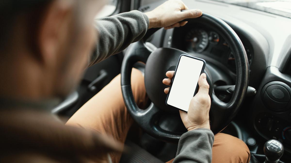 Tinerii și telefonul la volanr Orice secundă contează