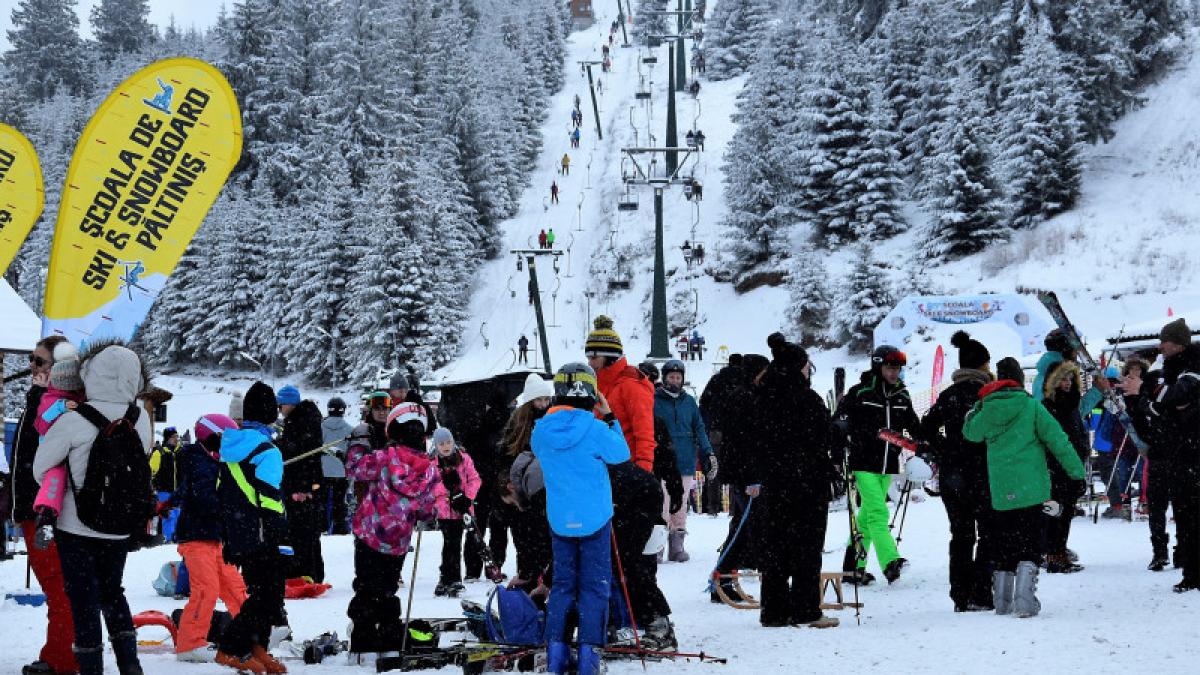 vacanta de iarna copii la ski munte zile libere