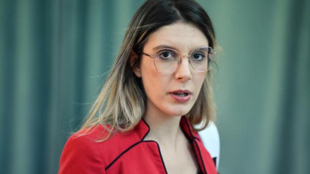 Criza apei lovește tot mai multe orașe, în timp ce Buzoianu a fost premiată. Elena Cristian: Președintele ar trebui să-i ceară demisia