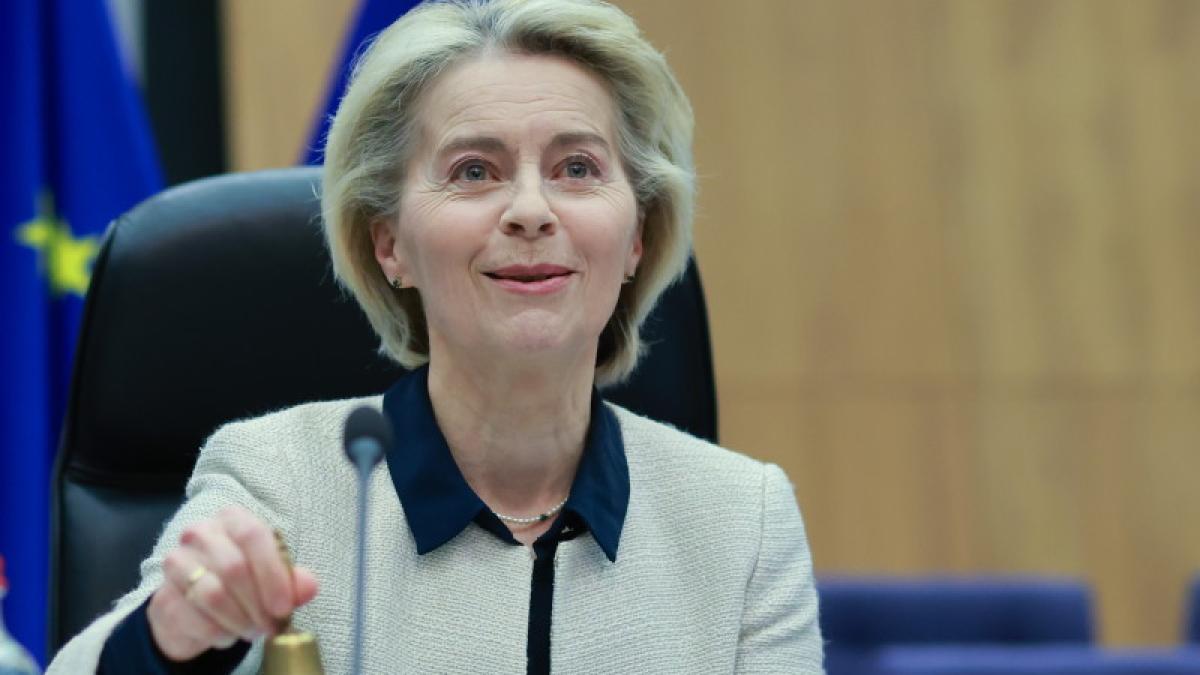 ursula von der leyen cu clopotelul