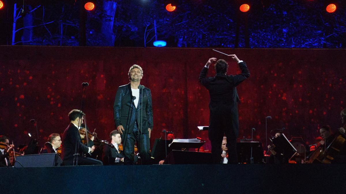 2048px-Jonas_Kaufmann,_Waldbühne_Berlin,_2018