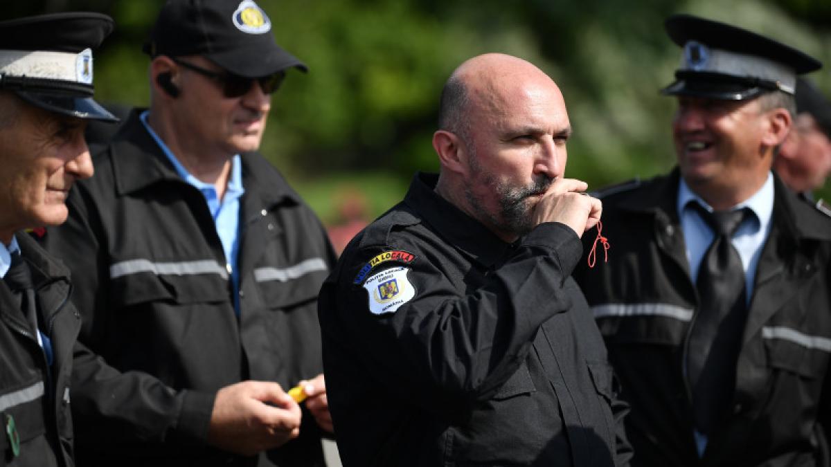 titi aur daca l ai facut din paznic politist local si acum are dreptul sa anuleze permise nu e in regula