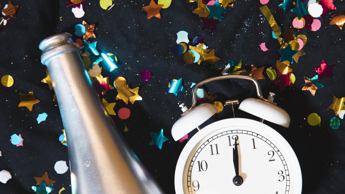 confeti ceas sticla sampanie