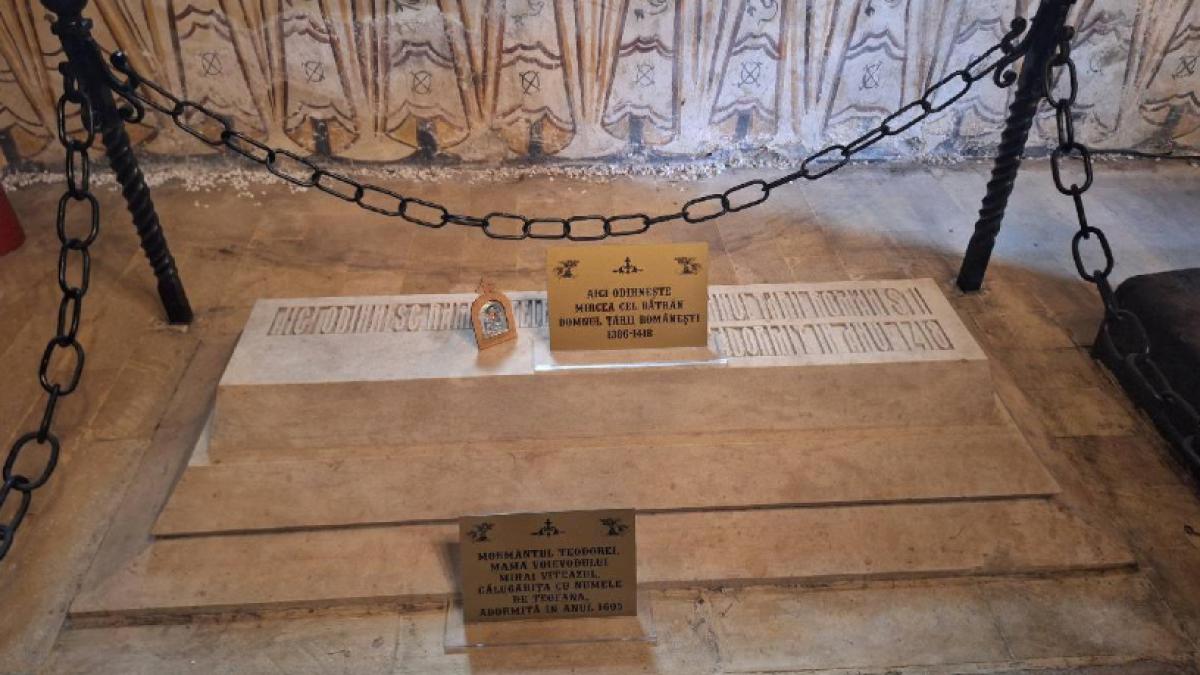 Mormântul lui Mircea cel Bătrân, redeschis la Mânăstirea Cozia după 100 de ani