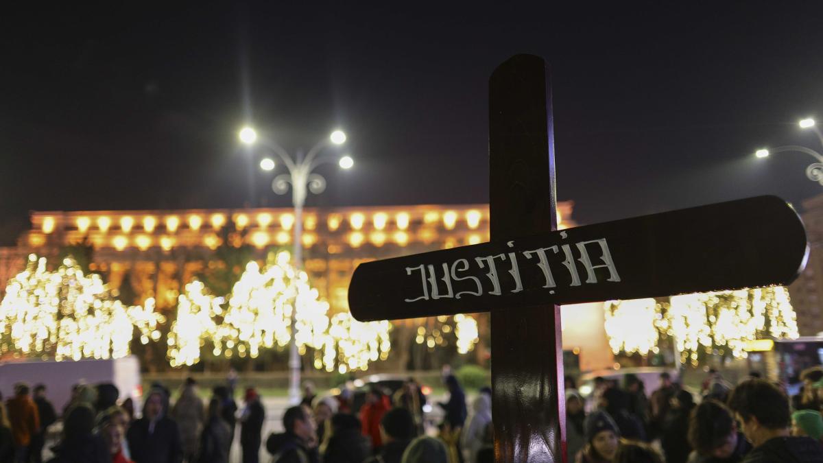 un avocat ii avertizeaza pe judecatori este infractiune ce i se poate raspunde