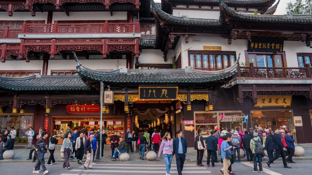 cat de puternic se simte comunismul pe strazile din china si cand pot chinezii sa critice regimul video