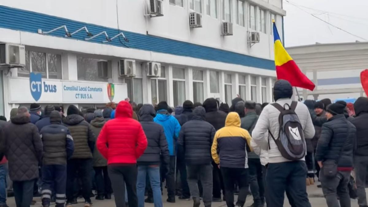 protest spontan in constanta autobuzele ct bus scoase de pe trasee dupa ce angajatii nu au primit prime de sarbatori