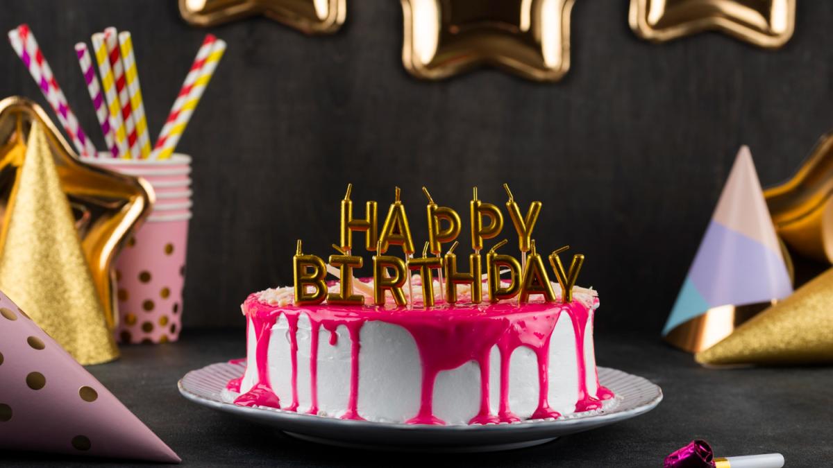 Happy Birthday - Freepik