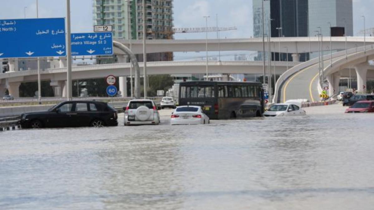Inundații în Dubai, populația avertizată să rămână acasă
