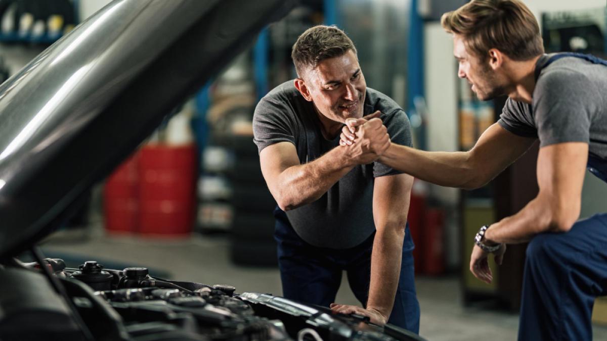 Revizie auto - Freepik