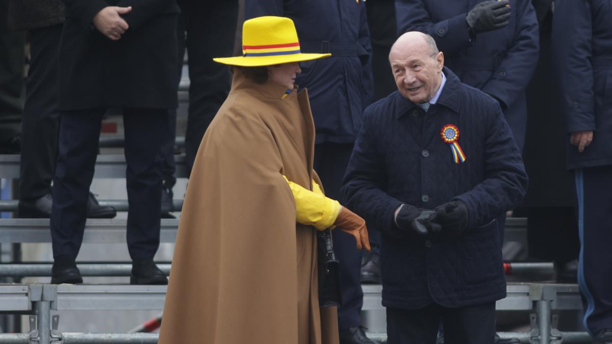 ce scria in palaria pe care iulia scantei de la ccr a purtat o de ziua nationala