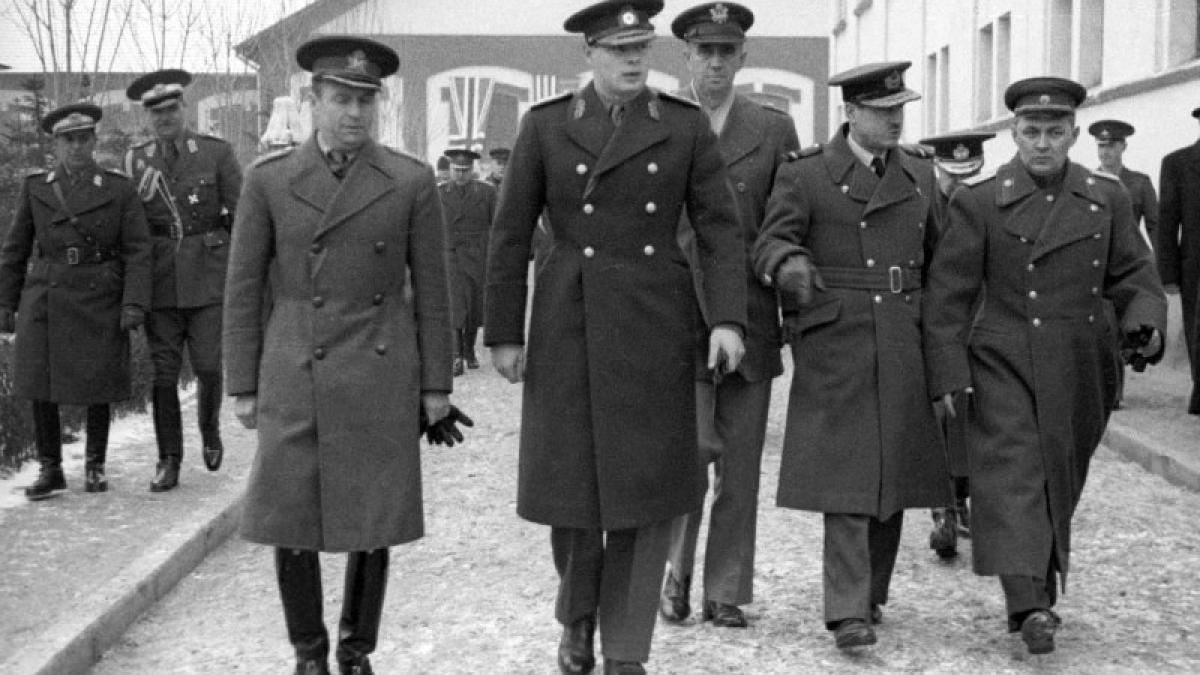 greseala regelui mihai de la 23 august 1944 ordinul care a lasat sute de mii de militari romani la mana sovieticilor