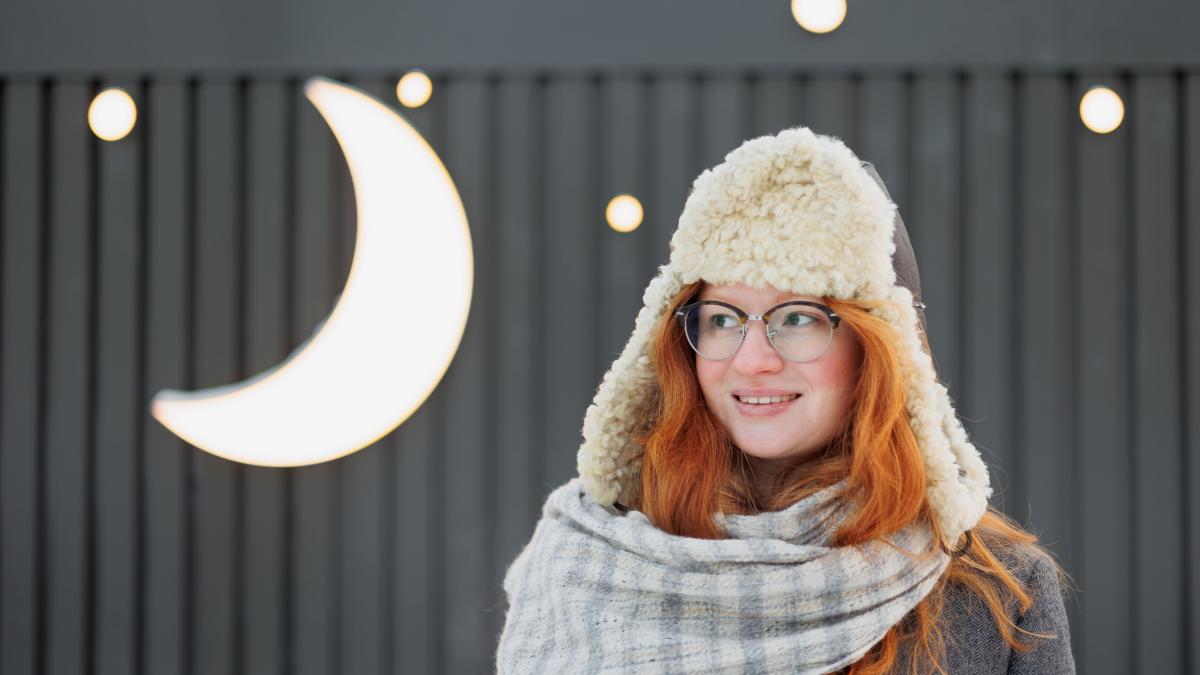 femeie zambeste simbol luna