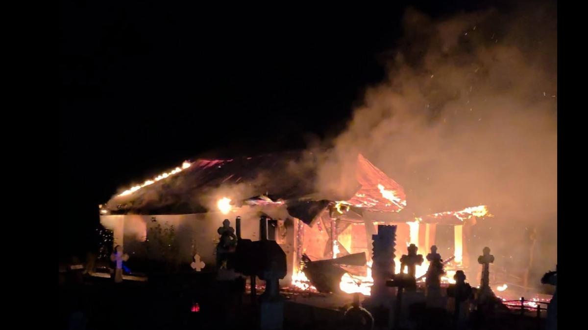 biserica din lada sat a ars