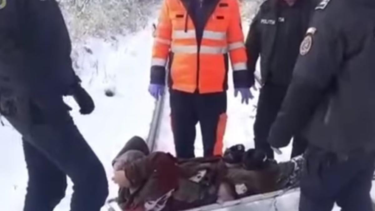 Un bărbat din Arad, găsit pe calea ferată, în stare de hipotermie