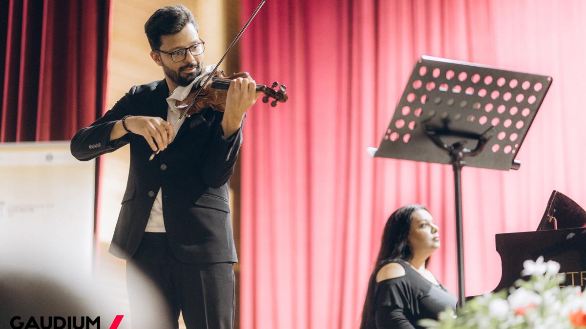 Razvan Stoica_Andreea Stoica