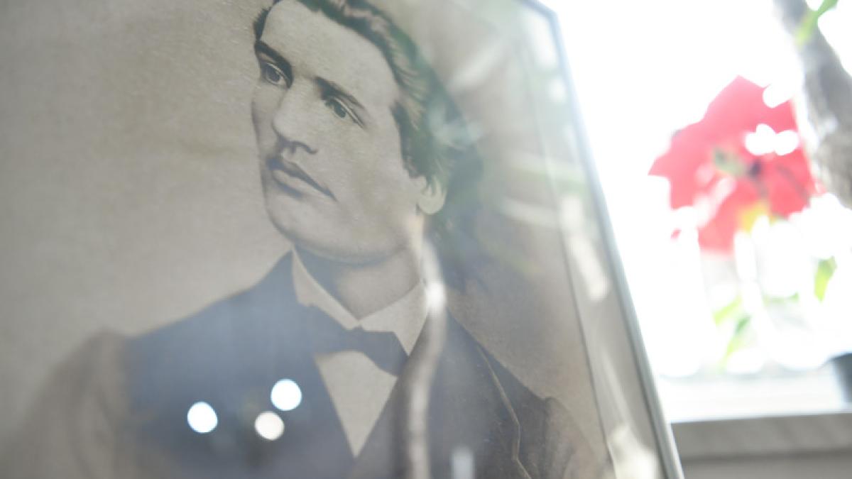 eminescu e mult mai mult decat luceafarul cum am ajuns sa l intelegem superficial profesorul cristescu sa l citim cu propria minte