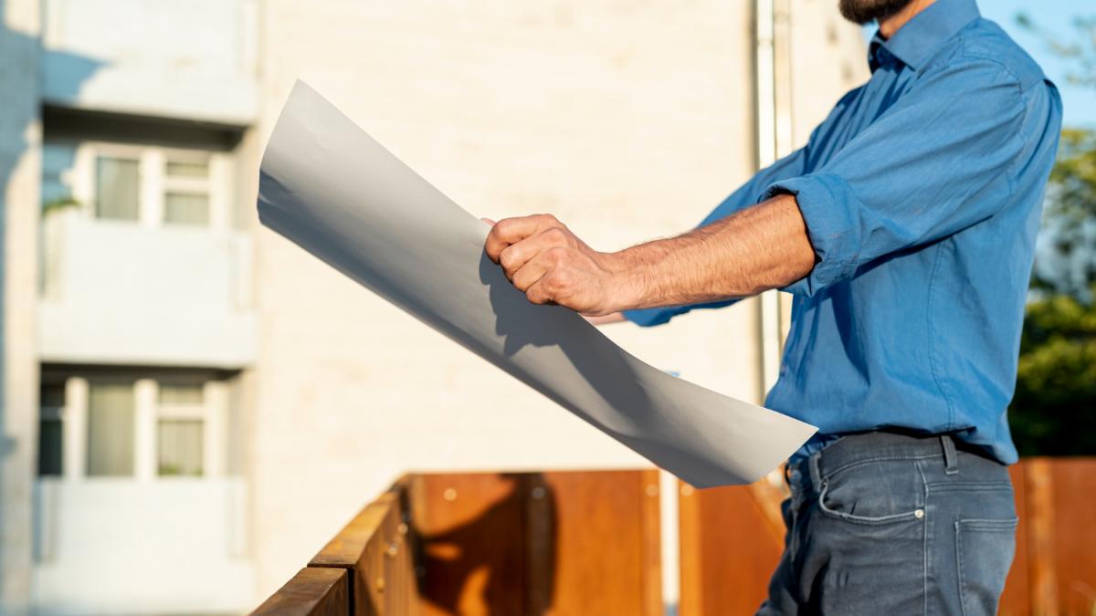 Cine platește reparația acoperișului la bloc. Prevederile legale - Freepik