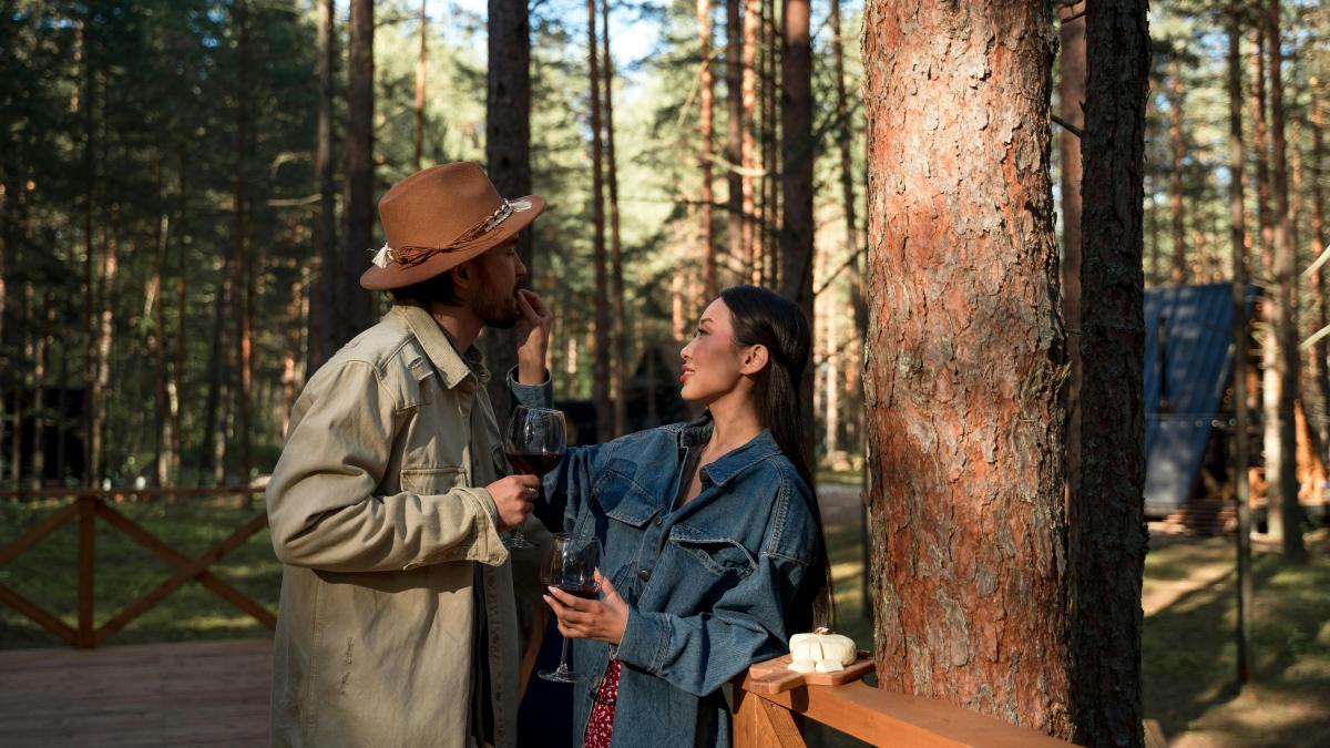 oameni pexels-ron-lach-9222067