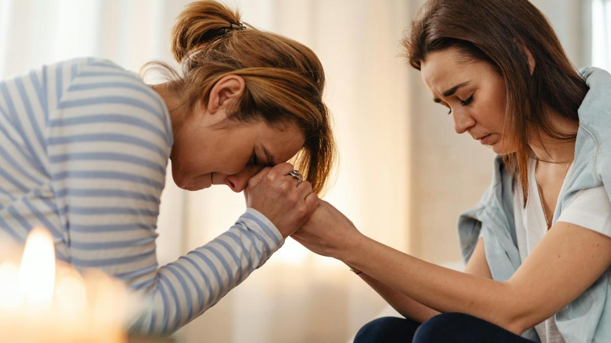 femei pexels-karola-g-6134940