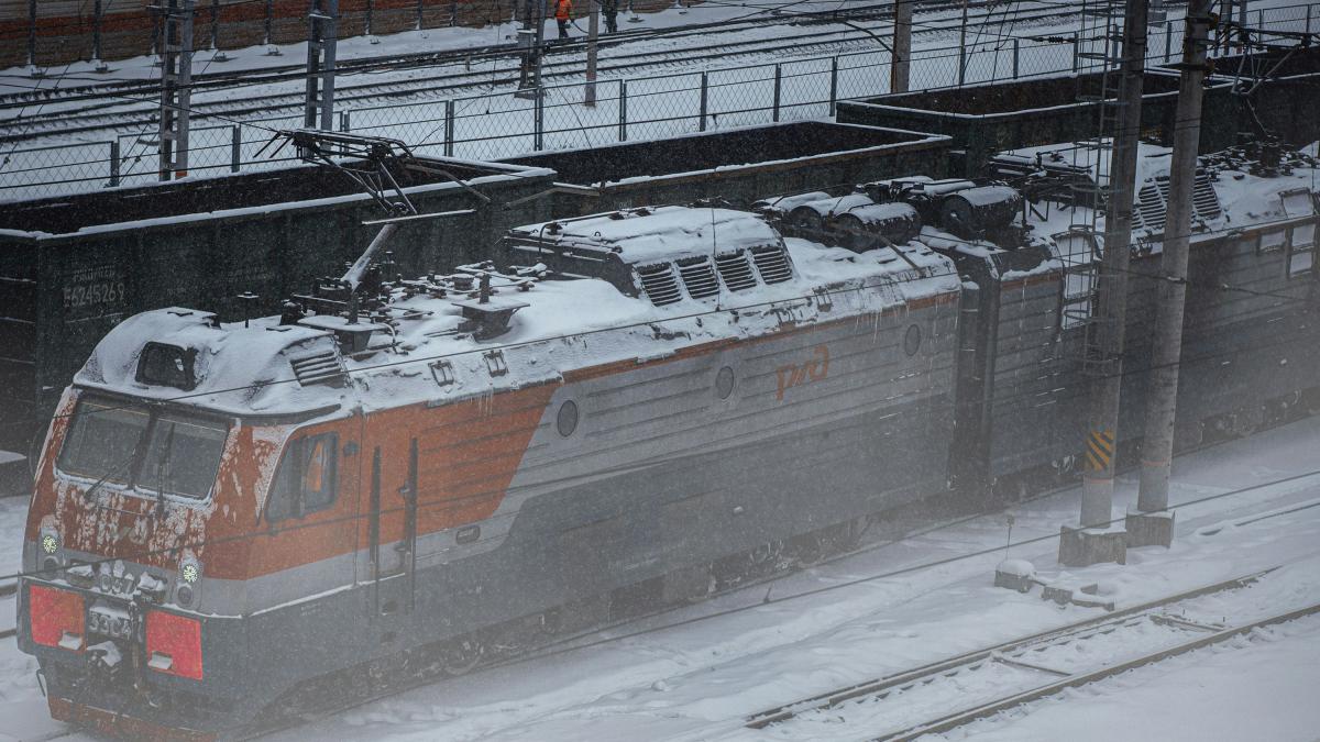 20 de trenuri anulate de CFR Călători, din cauza zăpezii